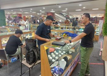 Kemeriahan Pameran Permata AKAMI di Pasar Pagi Mangga Dua, Safir hingga Hessonite Banyak Diminati
