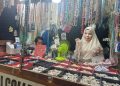 Cerita dari Pasar Rawa Bening: Nani Satini Raup Cuap Lewat Aksesori Mutiara, Jadi Favorit Ibu-ibu
