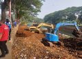 Geber Pencegahan Banjir, Pemkot Jaksel Keruk Kali Pesanggrahan Lewat Aksi ‘Merah Putihkan Jakarta’