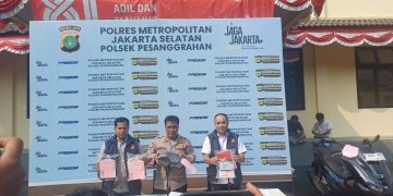 Oknum Ojol Foya-foya Beli iPhone 15 dari Hasil Menjambret IRT, Kini Meringkuk di Polsek Pesanggrahan