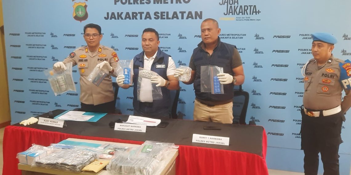 Bisnis Obat Keras di Jaksel Diungkap Polisi, Samarkan Jual Beli Lewat Konter Pulsa hingga Toko Air Mineral