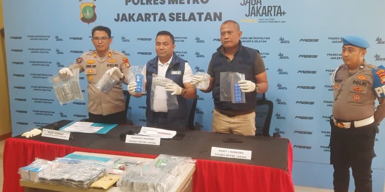 Bisnis Obat Keras di Jaksel Diungkap Polisi, Samarkan Jual Beli Lewat Konter Pulsa hingga Toko Air Mineral
