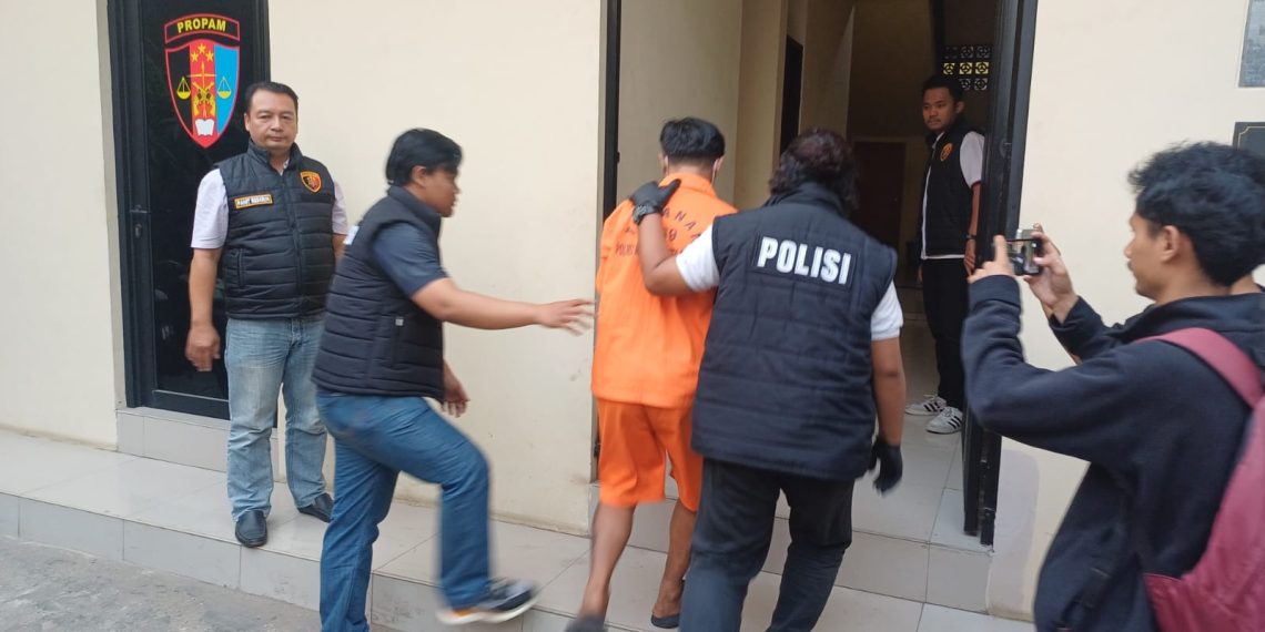 Polsek Mampang Bekuk Pengedar Sabu: Serbuk Haram Dikirim dari Lapas, Sasar Tempat Hiburan Kemang