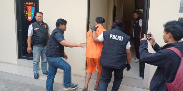 Polsek Mampang Bekuk Pengedar Sabu: Serbuk Haram Dikirim dari Lapas, Sasar Tempat Hiburan Kemang