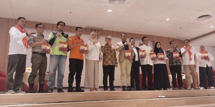 Peringati Perjalanan 40 Tahun, SAR Unhas Gelar Seminar Nasional Kebencanaan dan Rilis Buku “Rumah Jingga Tamalanrea”