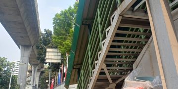 Ngeri! JPO Kyai Maja Jaksel Bolong-bolong, Bikin Takut Pejalan Kaki