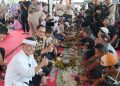 Santap Nasi Liwet, Tito dan Ara Ngariung Bareng Sopir Truk Genteng di Purwakarta